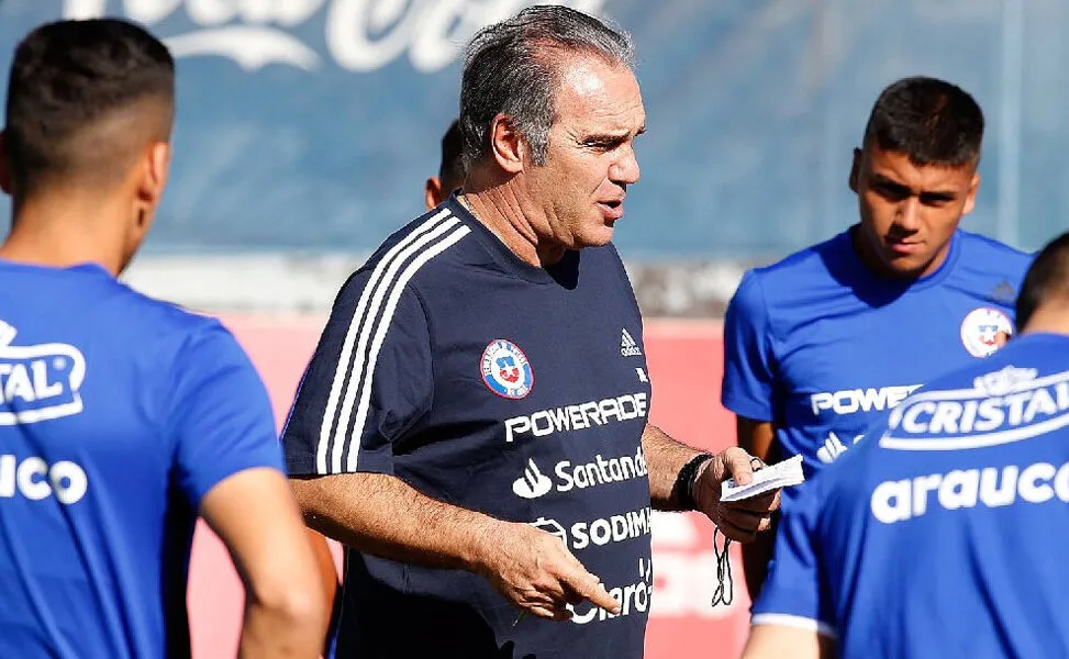 O técnico Lasarte terá o reforço do volante Arturo Vidal, que retorna após cumprir dois jogos de suspensão