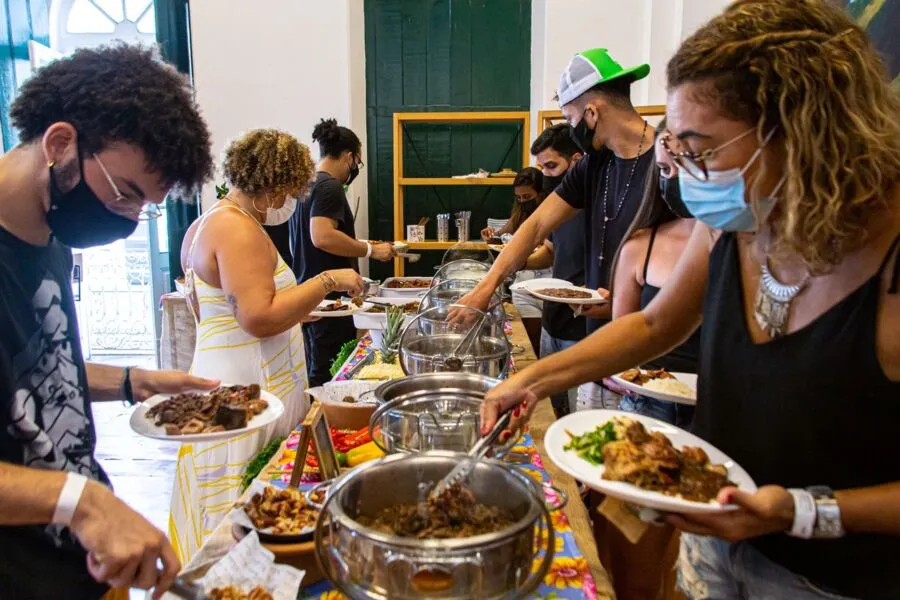Muito samba da Bahia e muita feijoada no coração do Centro Histórico