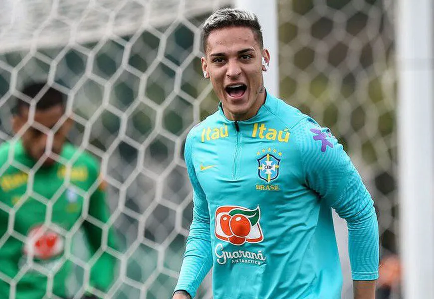 O atacante do Ajax (Holanda) atuou sete vezes e marcou dois gols, mas sempre saindo do banco