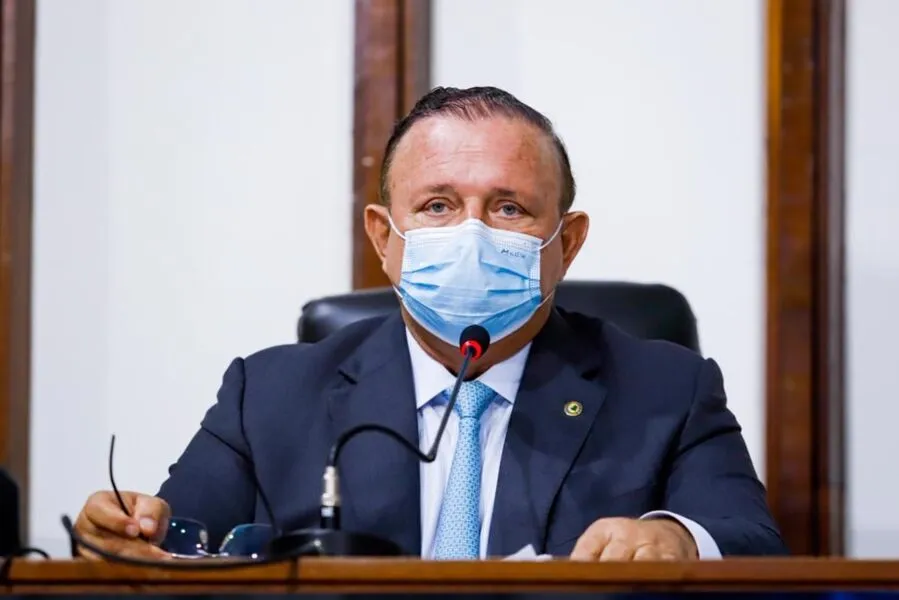 Foram 33 votos favoráveis, um a mais do que os necessários para aprovar a matéria