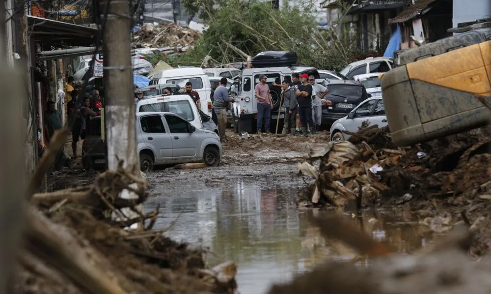 Chuva de domingo deixou sete vítimas fatais que já foram encontradas pelo Corpo de Bombeiros