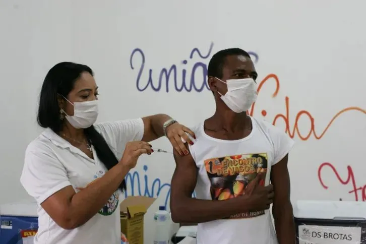 2ª dose será aplicada exclusivamente em crianças e adolescentes de 5 a 17 anos