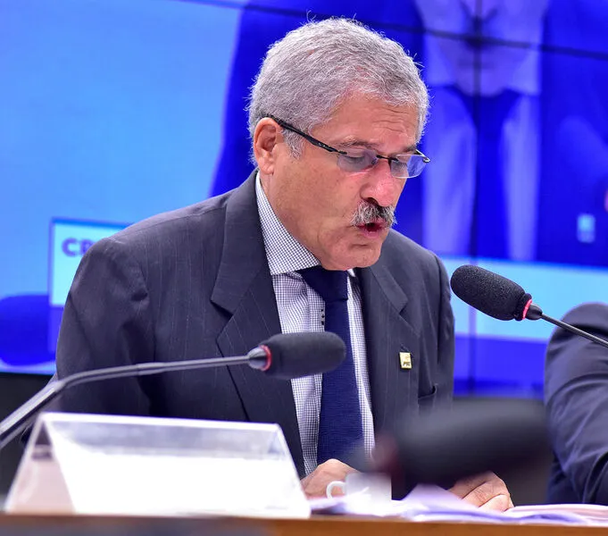 Parlamentar disse que ainda decide para qual partido da base de Neto vai migrar