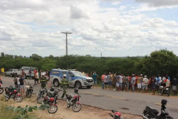 Outras três pessoas ficaram feridas e foram socorridas para o Hospital Municipal José Mota Araújo