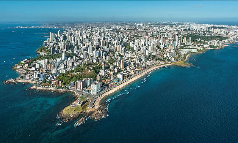São as pessoas as responsáveis por reinventar o perfil 
da polis capaz de agradecer as bênçãos de uma  ancestralidade