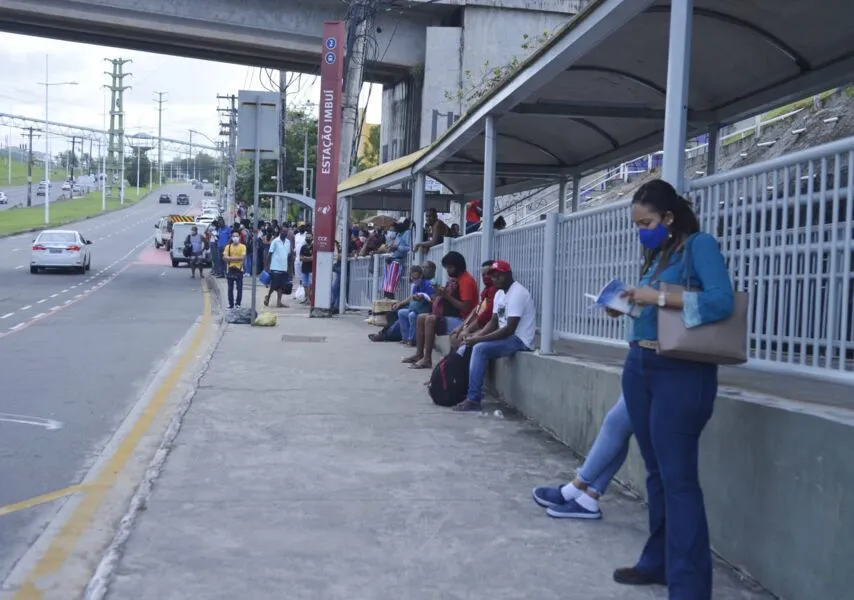 Pontos da capital amanheceram cheios com a falta de ônibus na capital baiana