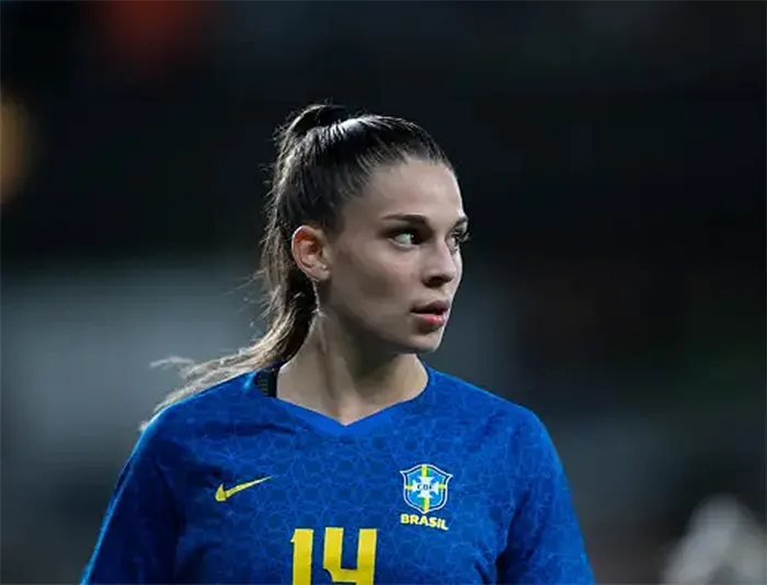 Gio Queiroz em amistoso pela seleção no último ano