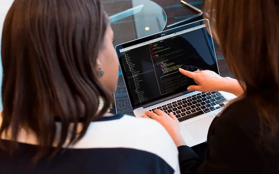 O curso acontece de abril a agosto de 2022 e é 100% online