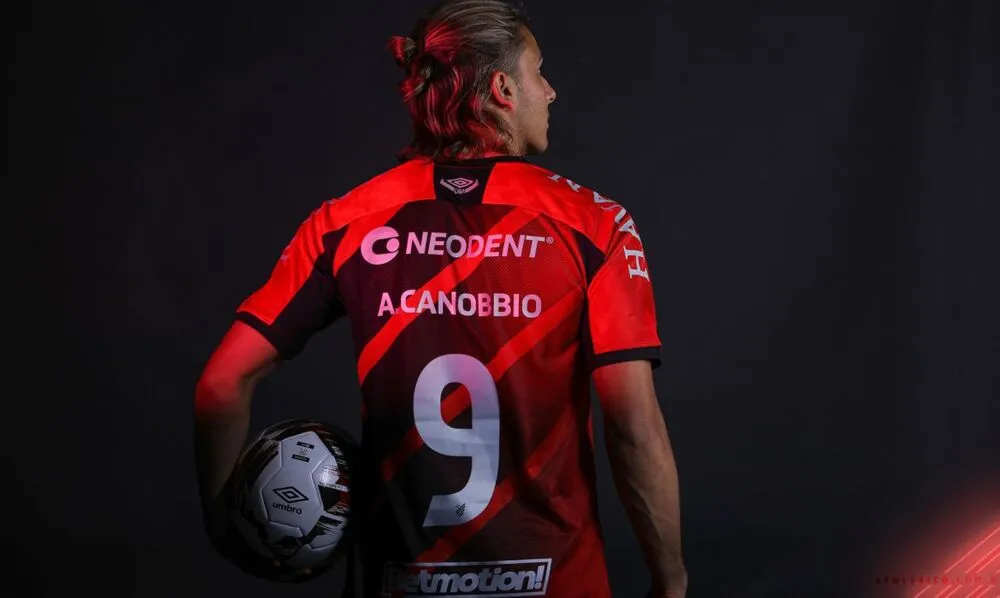 Canobbio é uma das revelações do futebol de seu país, inclusive com convocações para seleção principal