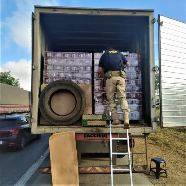 Além da cerveja, ainda foram localizados no 10.200 pacotes de macarrão instantâneo