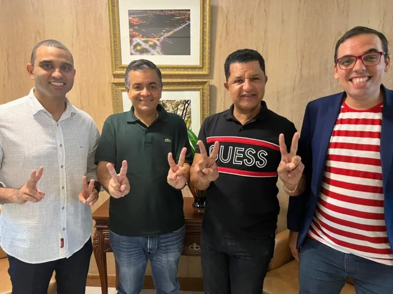 O ato de filiação ocorreu na sede partidária do PSC e contou com a presença do presidente da legenda na Bahia, Heber Santana