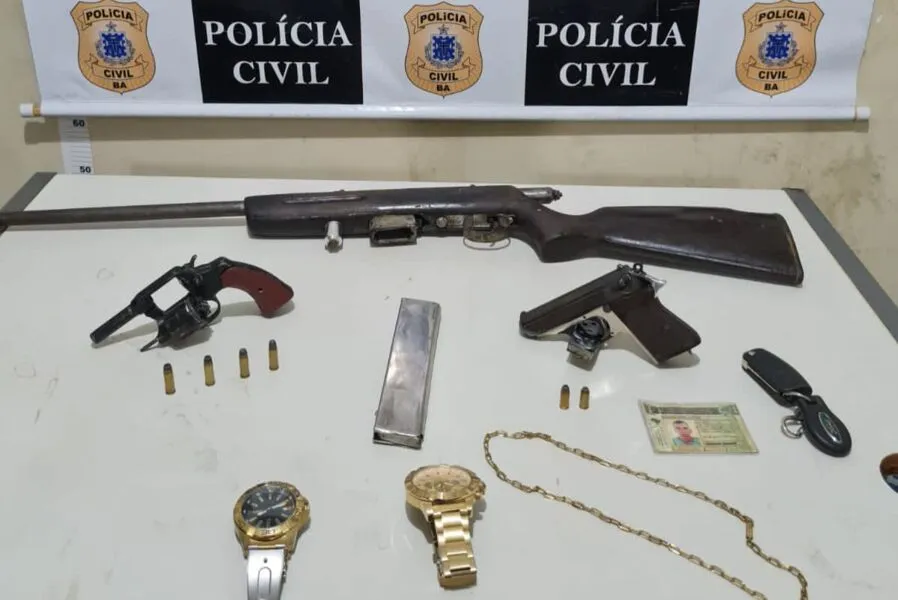 Policiais apreenderam um revólver calibre 32, uma pistola .635 com e um rifle artesanal