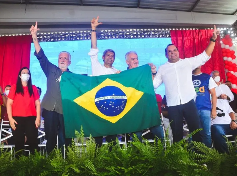 Entre os presentes no evento, estavam o senador Jaques Wagner (PT), o pré-candidato a governador, Jerônimo Rodrigues (PT), o pré-candidato ao Senado, Otto Alencar (PSD), e o vice na chapa de Jerônimo, Geraldo Júnior (MDB)