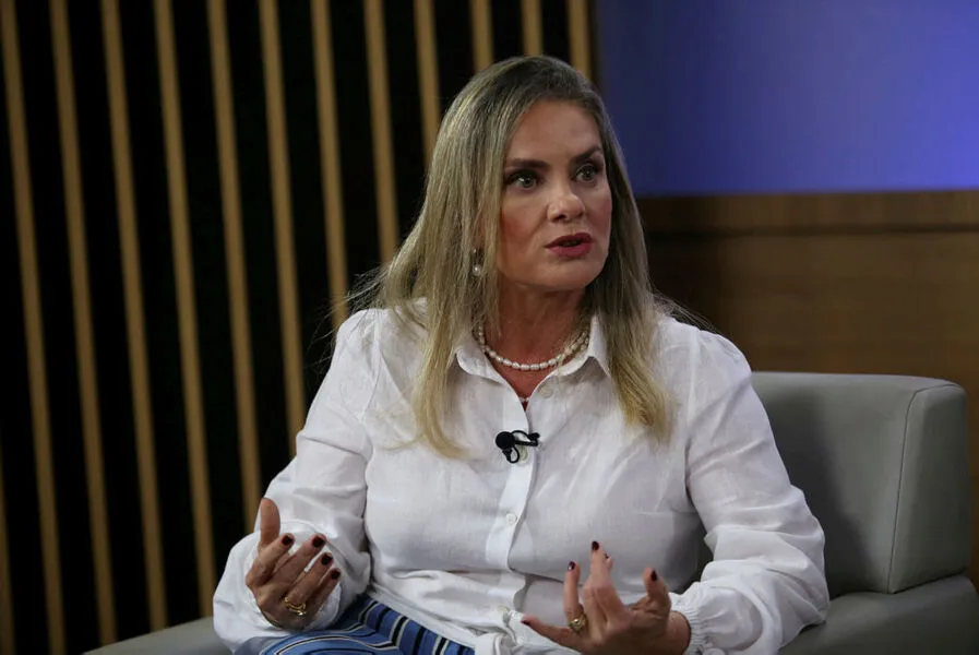 “Levamos para 24 estados, foi aprovada durante a pandemia, quando a violência contra a mulher foi mais gritante”, diz Ivana Bastos sobre lei promulgada de sua autoria