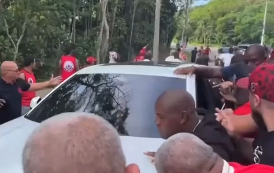 Protesto acontece justamente na véspera da estreia do Urubu no Campeonato Brasileiro