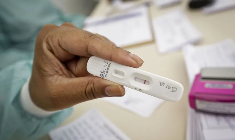 Ideia é realizar testes PCR e de antígeno em todos os habitantes