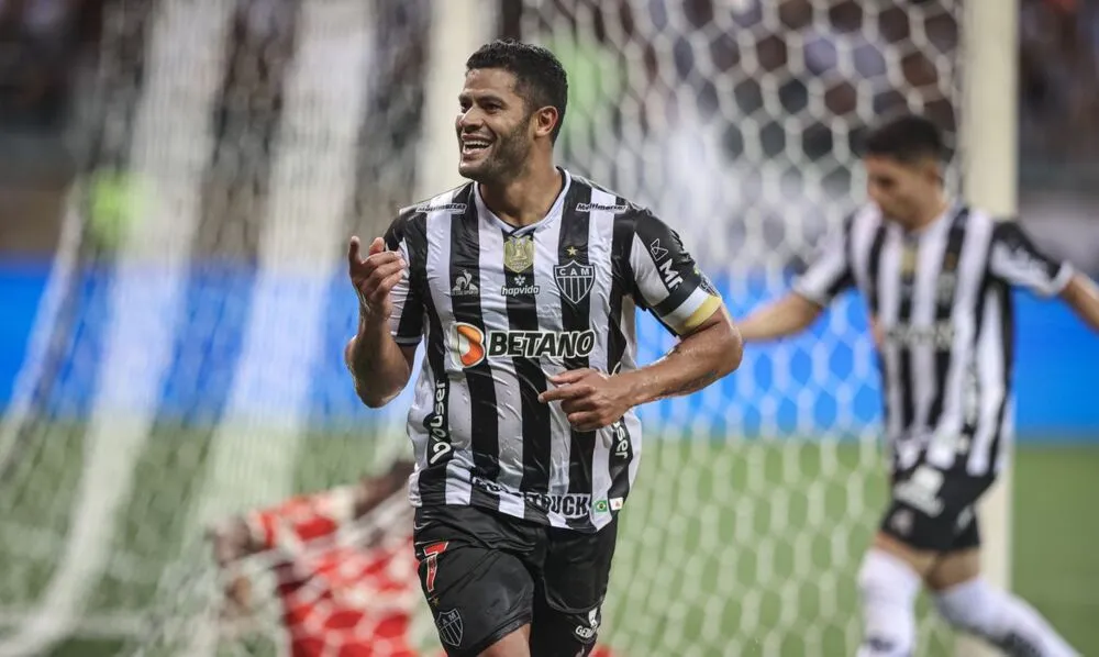 Hulk marcou os dois gols do Galo