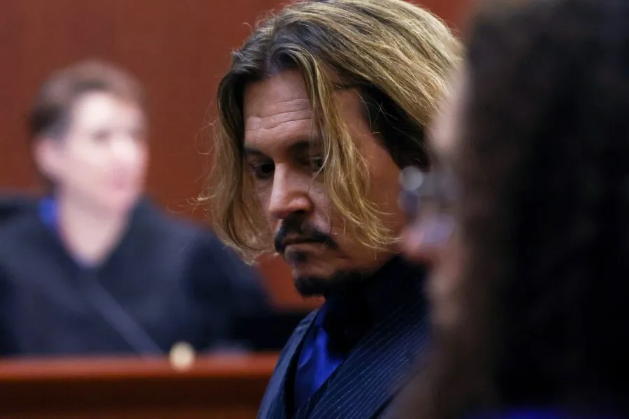 Johnny Depp é acusado pela ex-esposa, a atriz Amber Heard, de ter praticado violência doméstica