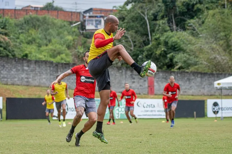 Reservas treinaram as transições e finalizações na Toca do Leão