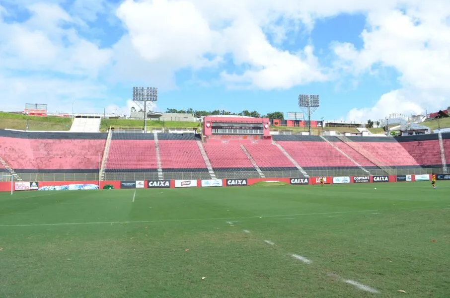 Após jogo no Barradão do último sábado, 16, torcedores do Vitória agrediram publicitária sergipana por acreditarem que ela era torcedora do Bahia. Clube repudiou o ato.