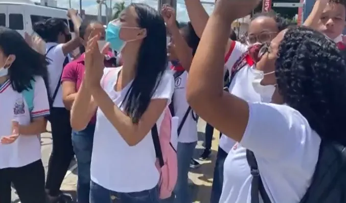 Estudantes de Feira de Santana reclamam de assaltos nas escolas