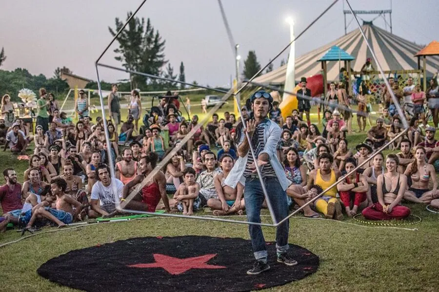 As atividades serão desenvolvidas em praças, teatros e outros espaços