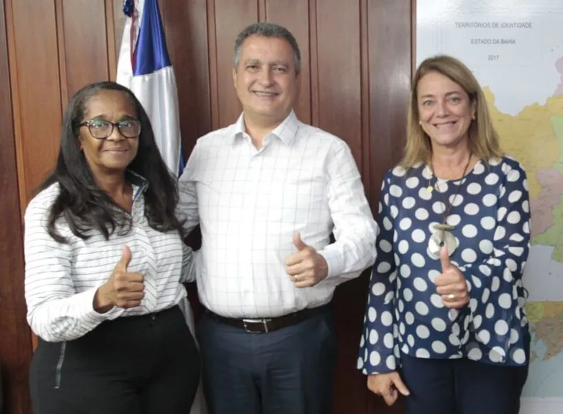 A prefeita de Cachoeira, Eliana Gonzaga, o governador Rui Costa e A deputada estadual Fabíola Mansur
