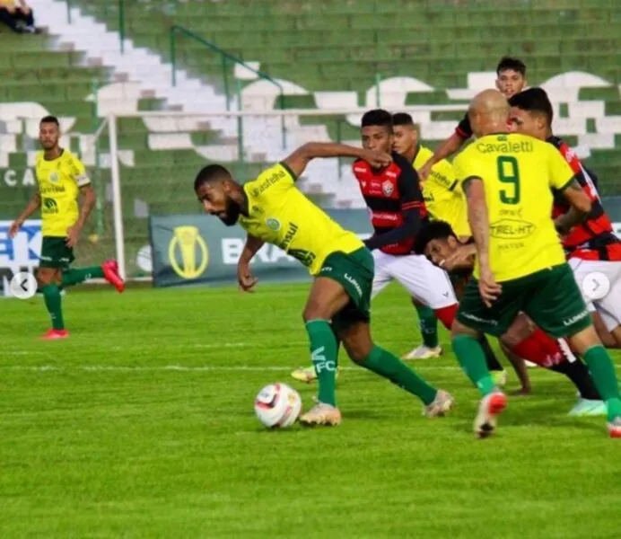 Leão até chegou a empatar, mas cedeu segundo gol ao time gaúcho