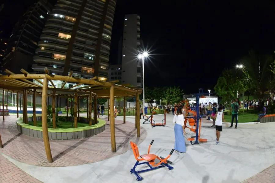 Conforme a prefeitura, a praça foi projetada com atrativos para todas as faixas etárias