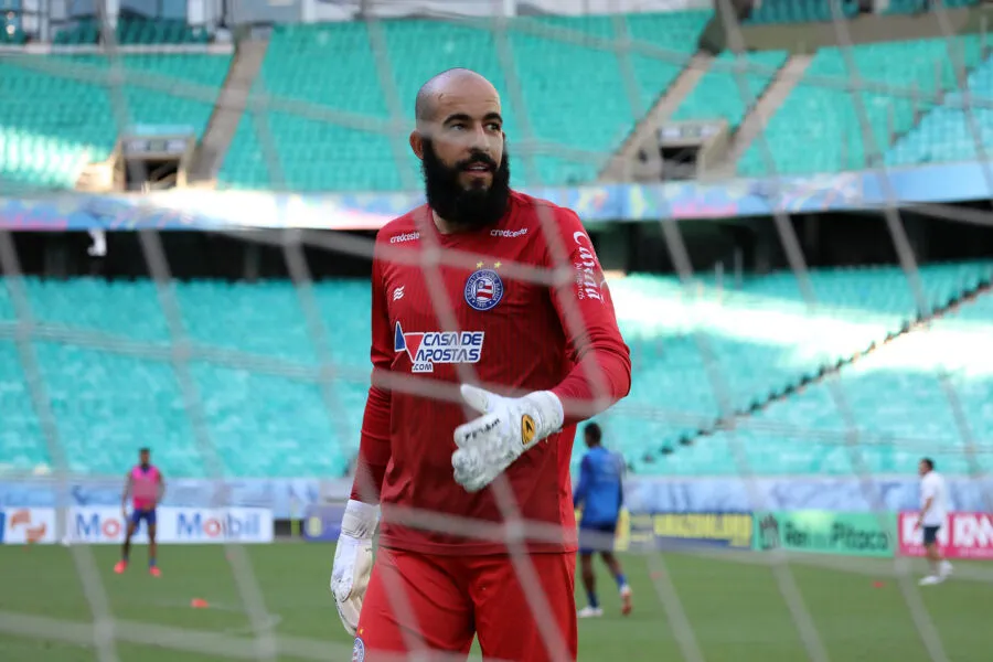 Lesionado em atentado ao ônibus, Danilo Fernandes é símbolo da recuperação do time