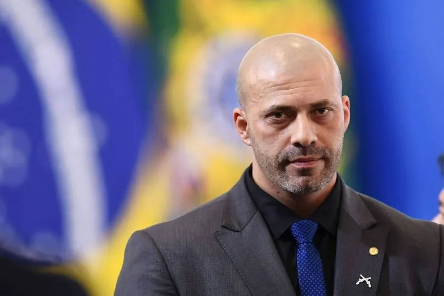Decisão foi motivada por uma ação popular protocolada por dois advogados que pretendem suspender o decreto