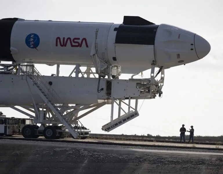 Três empresários e um ex-astronauta estiveram abordo de uma nave da SpaceX durante primeira missão da ISS