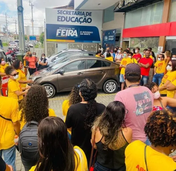 Colaboradores da Educação deixaram prédio da Pasta, após secretária confirmar pagamento para o próximo dia 29 de abril