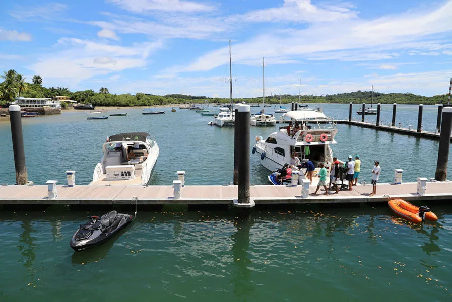 Pier de atracação de embarcações  na 
Ilha de Itaparica