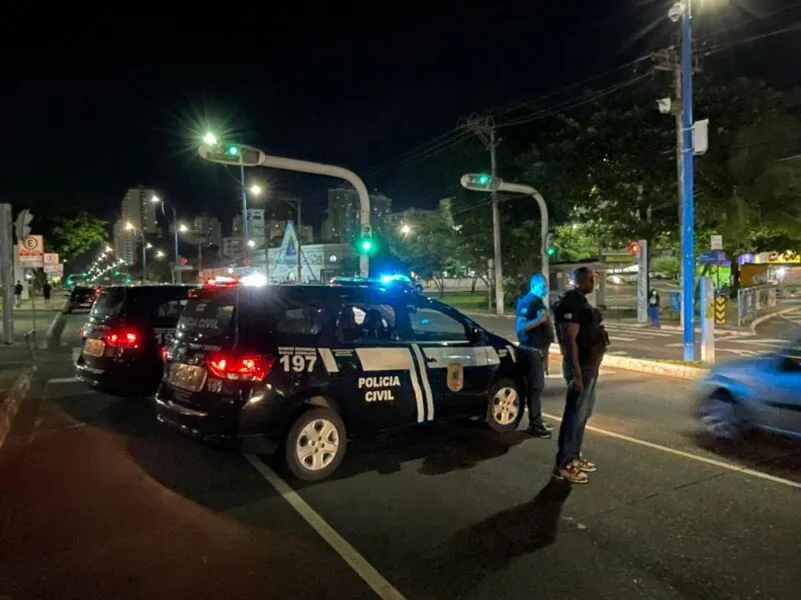 Ação policial foi realizada em regiões próximas à Avenida ACM pela Polícia Civil