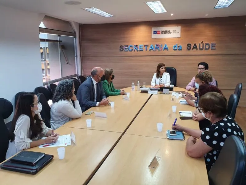 Secretária Adélia Pinheira informou, na reunião, que hospital voltará a ser gerido pelo Estado