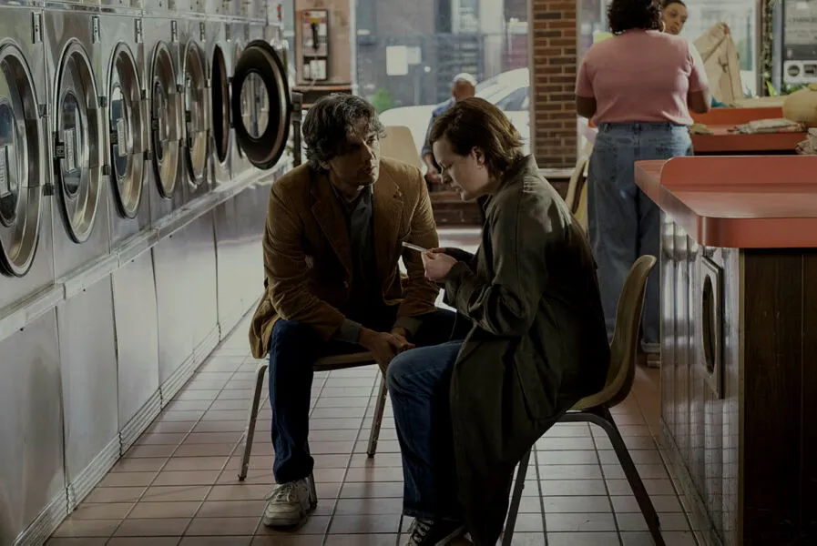 Wagner em cena com a atriz e diretora Elisabeth Moss