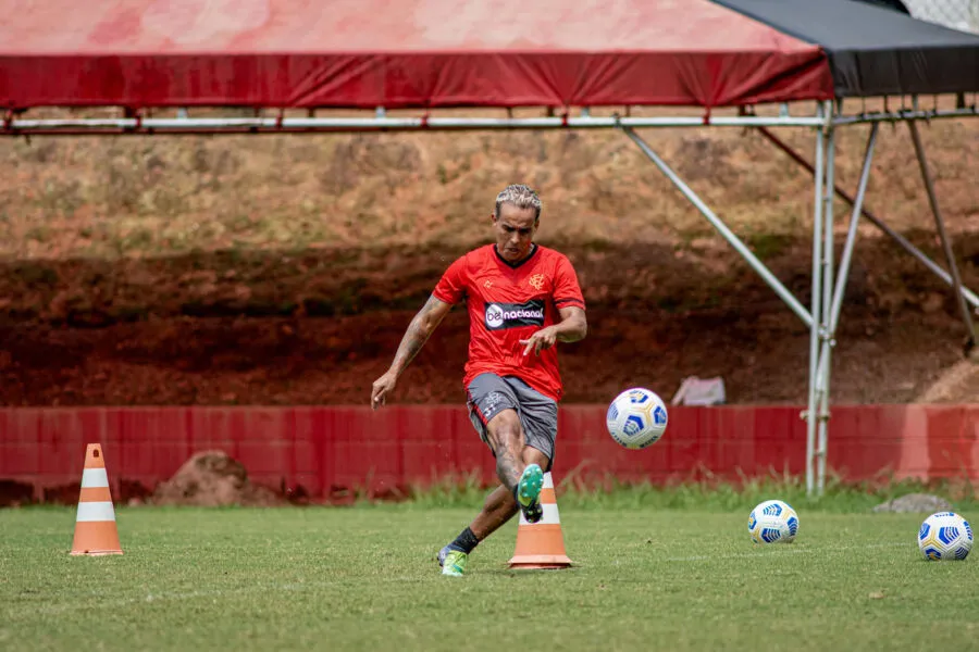 Meia de 38 anos fez 12 partidas e marcou dois gols pelo Rubro-Negro