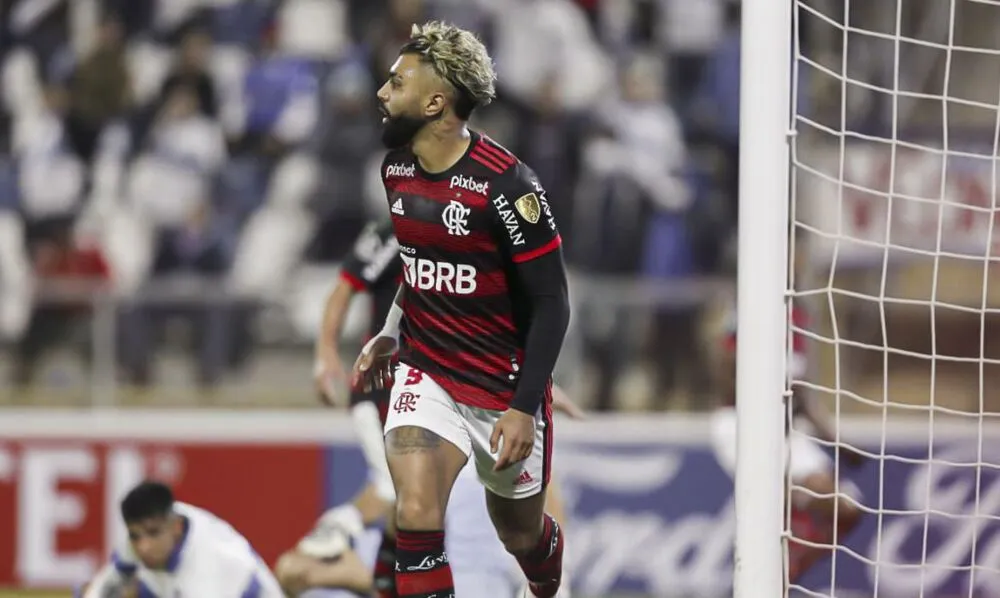 Camisa 9 marcou duas vezes para o time da Gávea