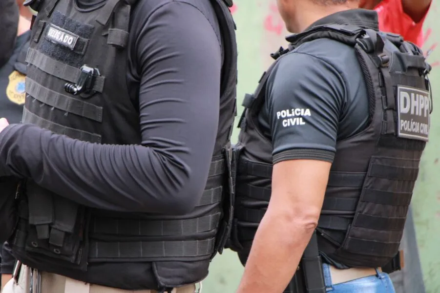 Homem compareceu na companhia de um advogado à sede do DHPP, em Salvador