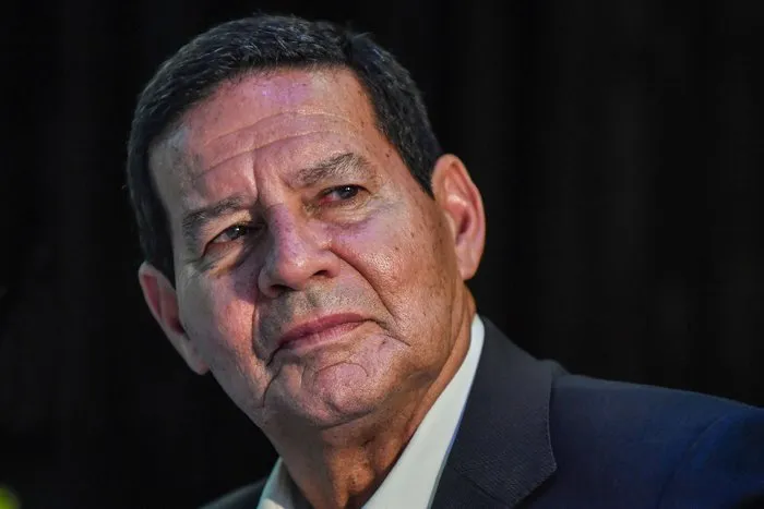 “Tem gente que quer isso, mas a imensa maioria do povo não quer. Não é? Normal”, disse Mourão sobre manifestantes que pediam fechamento do STF