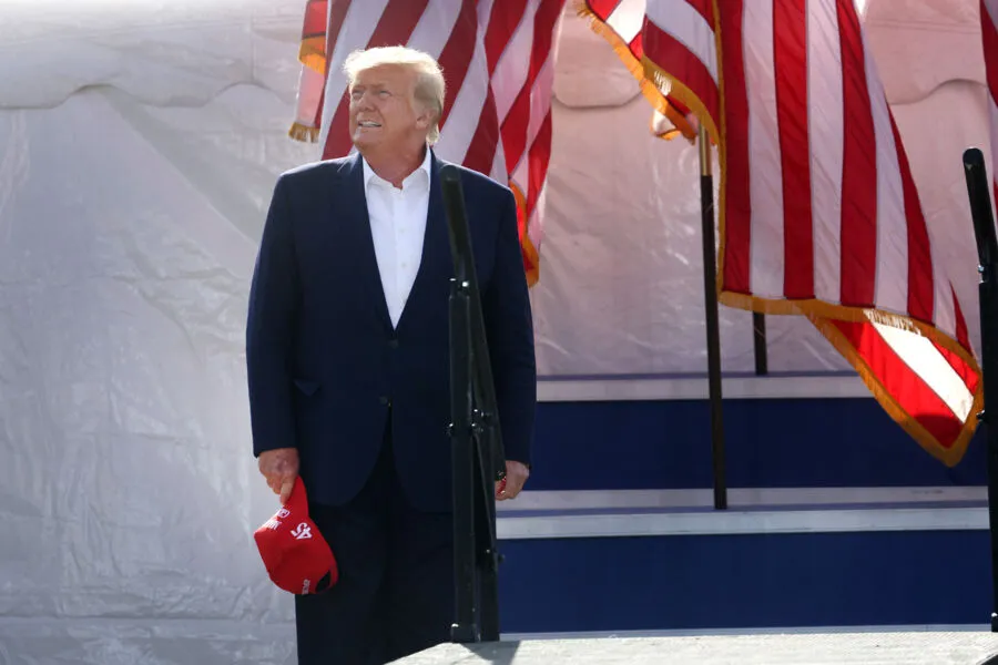 Trump teria mandado agentes de segurança atirar em manifestantes, segundo livro