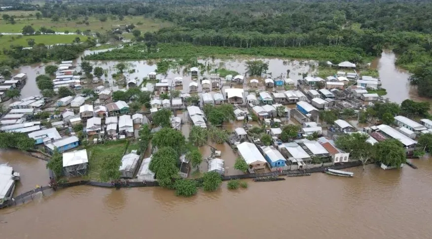 Defesa Civil alerta que a população não deve consumir a água do rio