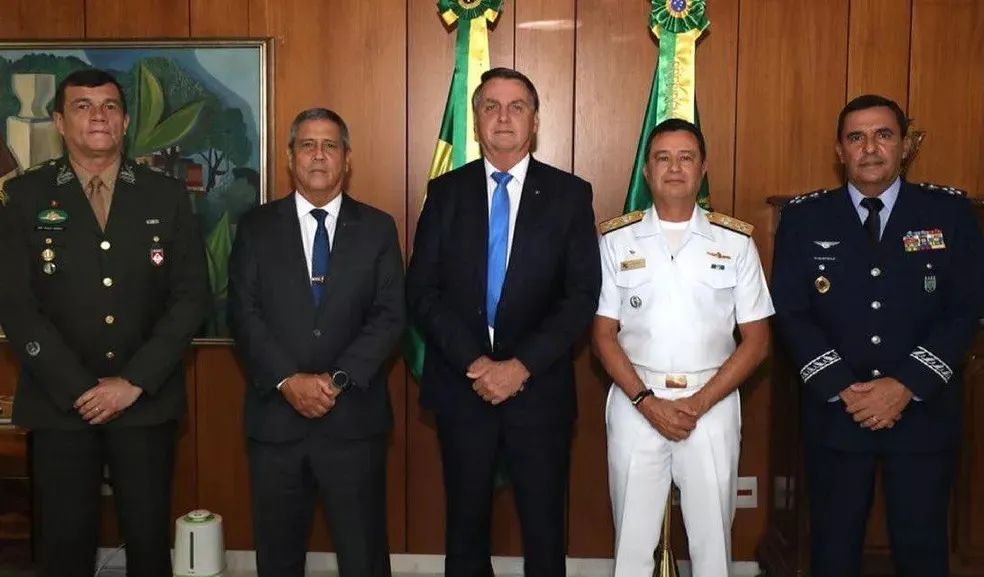 Antes de reunião com presidente do STF, o ministro da Defesa, Paulo Sérgio Oliveira, se encontrou com o presidente Jair Bolsonaro e com chefe das Forças Armadas