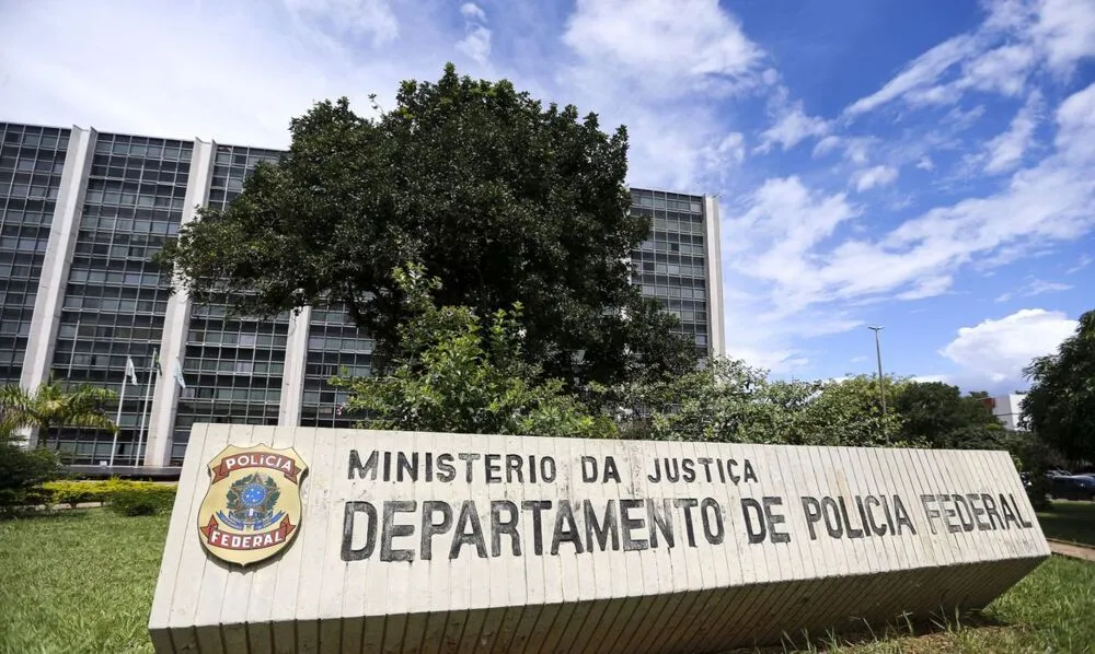 Ministro da Justiça, Anderson Torres é pressionado pela Associação Nacional dos Delegados de Polícia Federal (ADPF)