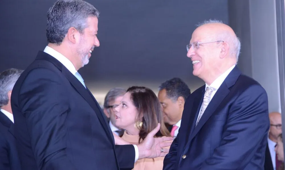 O presidente da Câmara dos Deputados, Arthur Lira (PP-AL) solicitou ao presidente da Assembleia da República de Portugal, Augusto Santos Silva,  o apoio para que representantes portugueses ajudem com o debate no Brasil