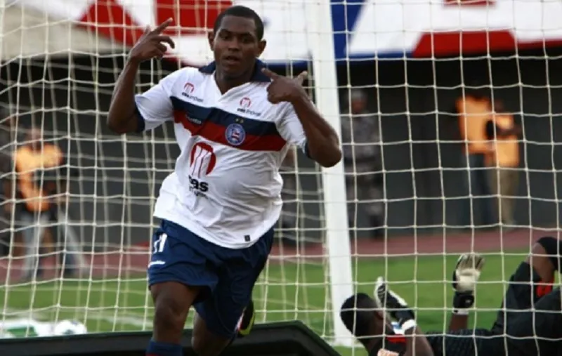 Jobson vestiu a camisa do Bahia em 2011