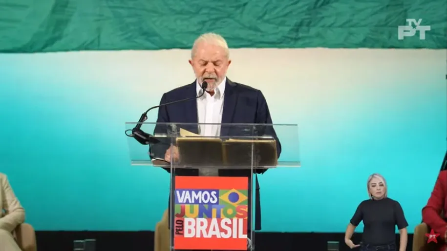"Não faremos como nosso adversário, que disfarça sua incompetência brigando com todo mundo", disse Lula, ao alfinetar Bolsonaro