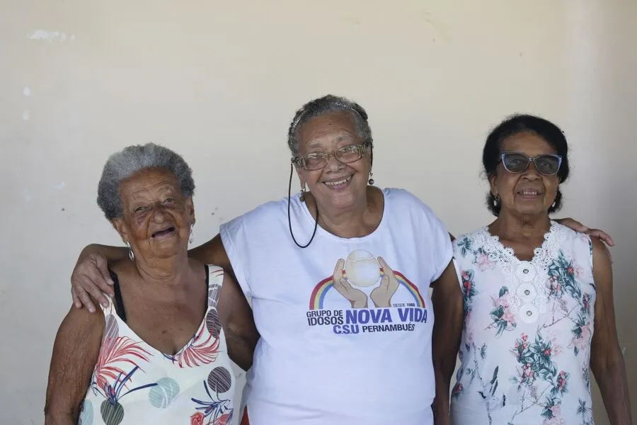 Mãezonas com mais de 70, 80 e 90 anos comemoram esse Dia das Mães junto a suas famílias depois dos muitos meses