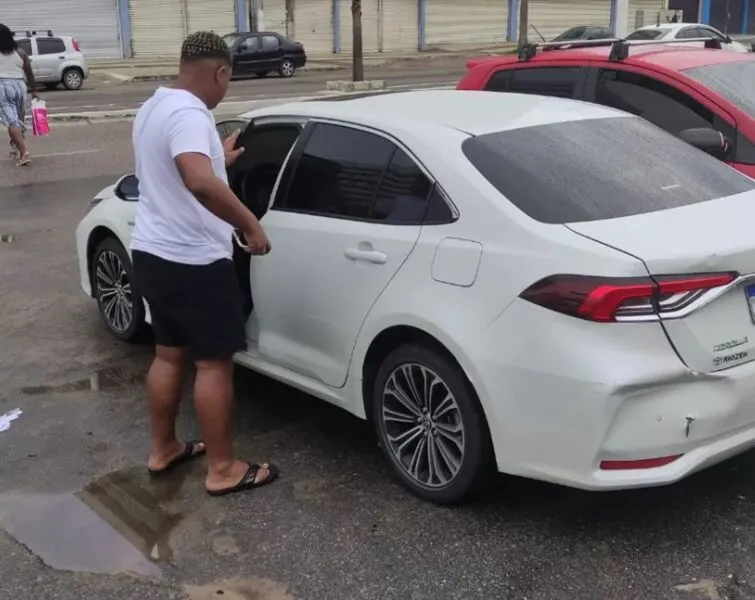 Carro de John Kennedy é um Toyota Corolla branco